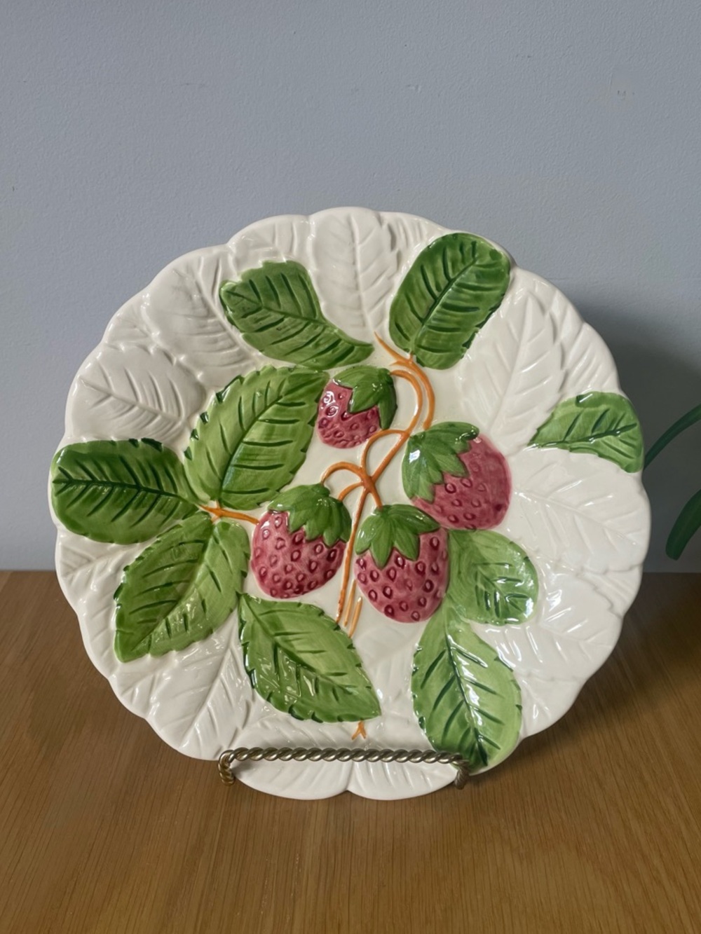 Vintage Hand-Painted Strawberry Ceramic Decorative Plate 🍓